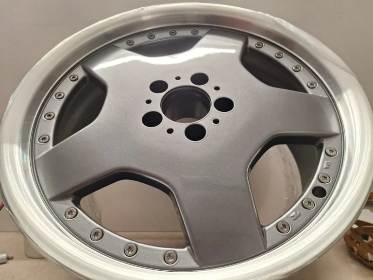 Diamentowe toczenie CNC felgi — efekt diamond cut