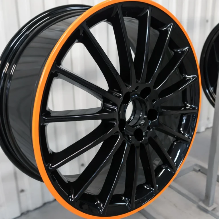 Renowacja felgi aluminiowej — malowanie proszkowe czarny mat