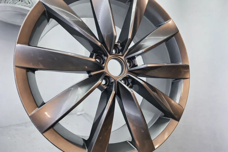 Felga przed i po lakierowaniu proszkowym