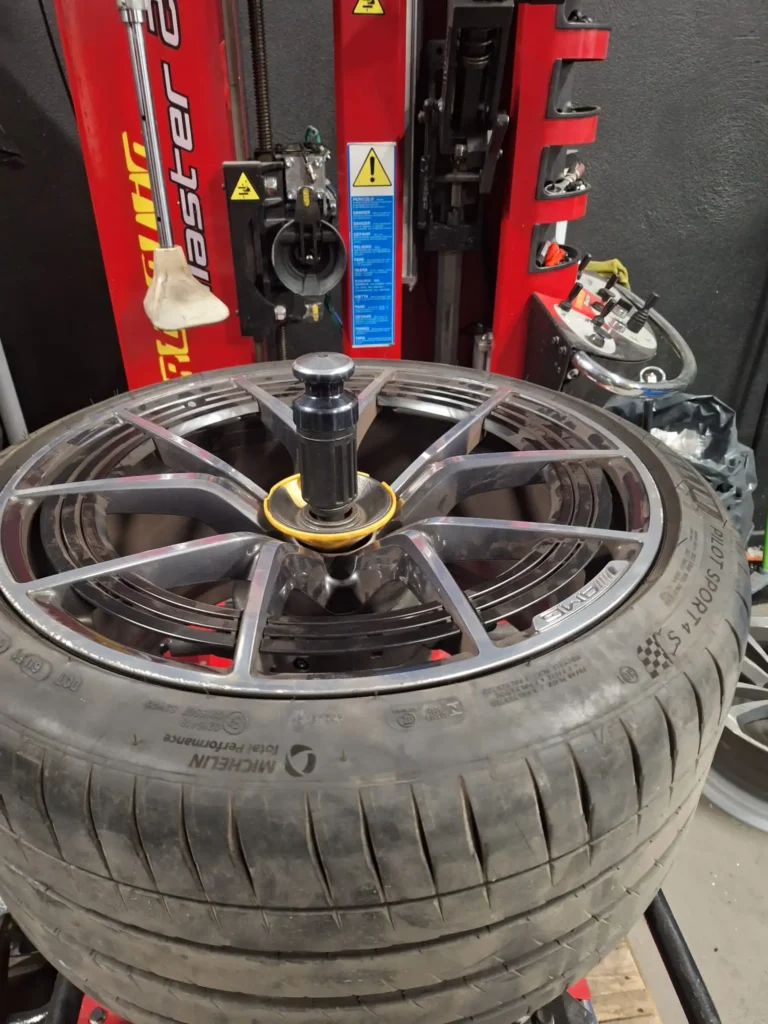 Hunter Wyważanie kół